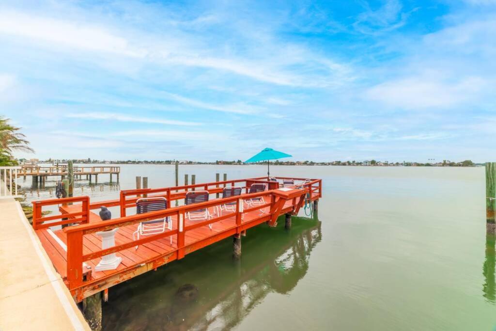 شقة 102-Tiny Treasure-Waterfront With Heated Pool سانت بيتي بيتش المظهر الخارجي الصورة