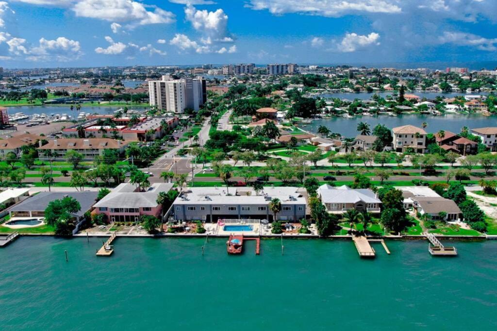 شقة 102-Tiny Treasure-Waterfront With Heated Pool سانت بيتي بيتش المظهر الخارجي الصورة